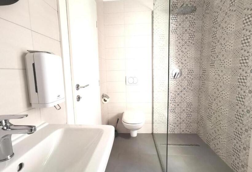 Apartament 2 Dormitoare, 48 Rooms Split