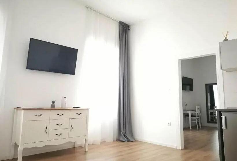 ２ベッドルームアパートメント, 48 Rooms Split