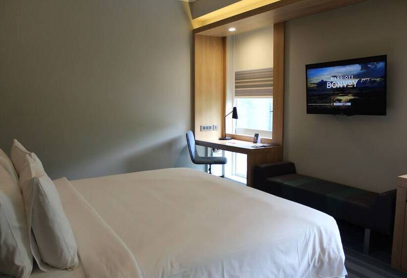 스탠다드 룸 더블 침대, Aloft New Delhi Aerocity