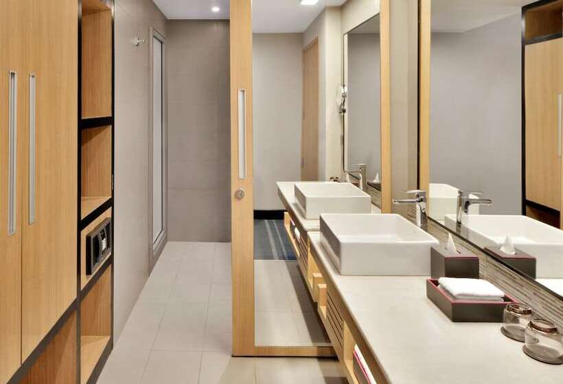 스탠다드 룸 더블 침대, Aloft New Delhi Aerocity