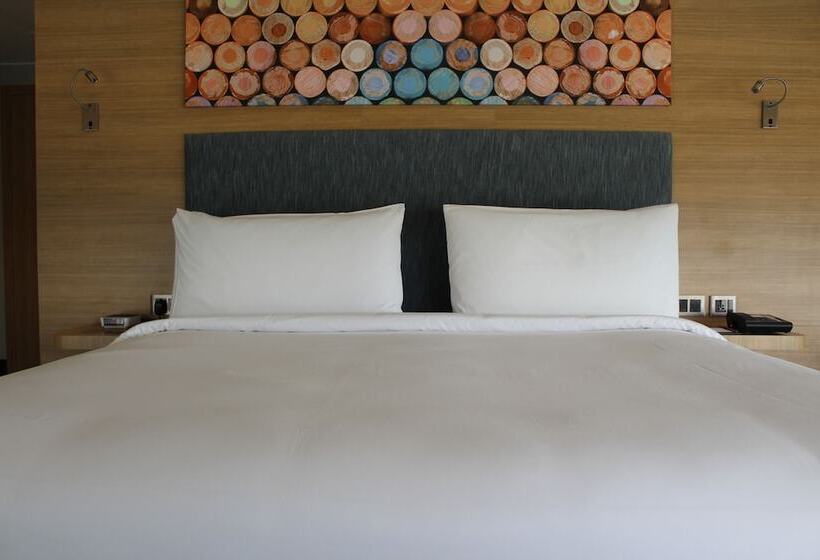 스탠다드 룸 더블 침대, Aloft New Delhi Aerocity