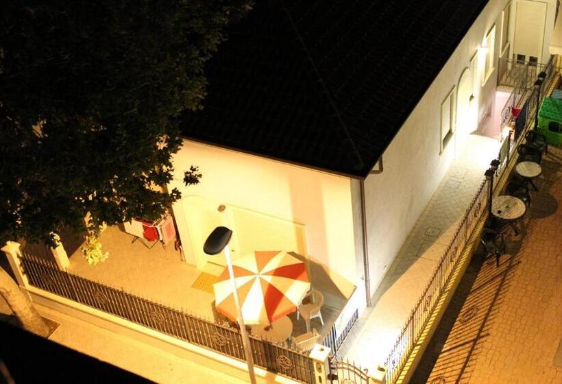 شقة غرفتين, Astra