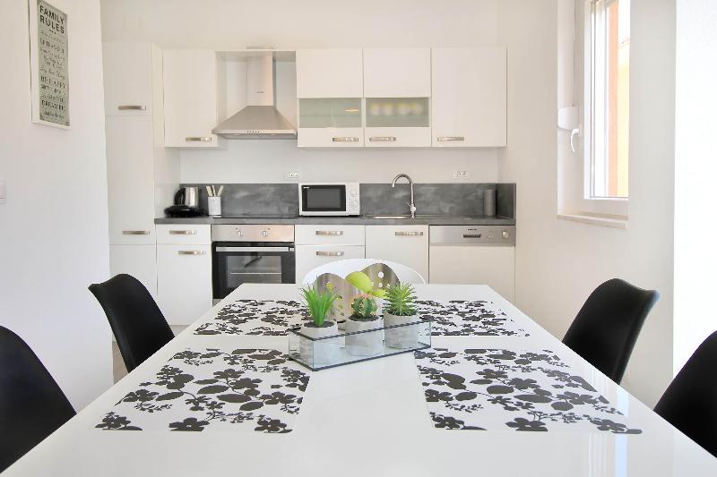 Апартаменты 2 Спальни, Bacan Family Apartments