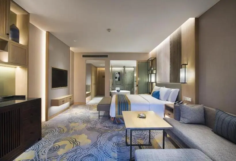 キングサイズベッドのスタンダードルーム, Crowne Plaza   Kunming Ancient Dian Town, An Ihg
