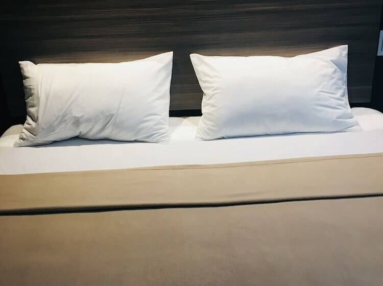 اتاق سوپریور با تخت بزرگ, Express Inn   Osmeña