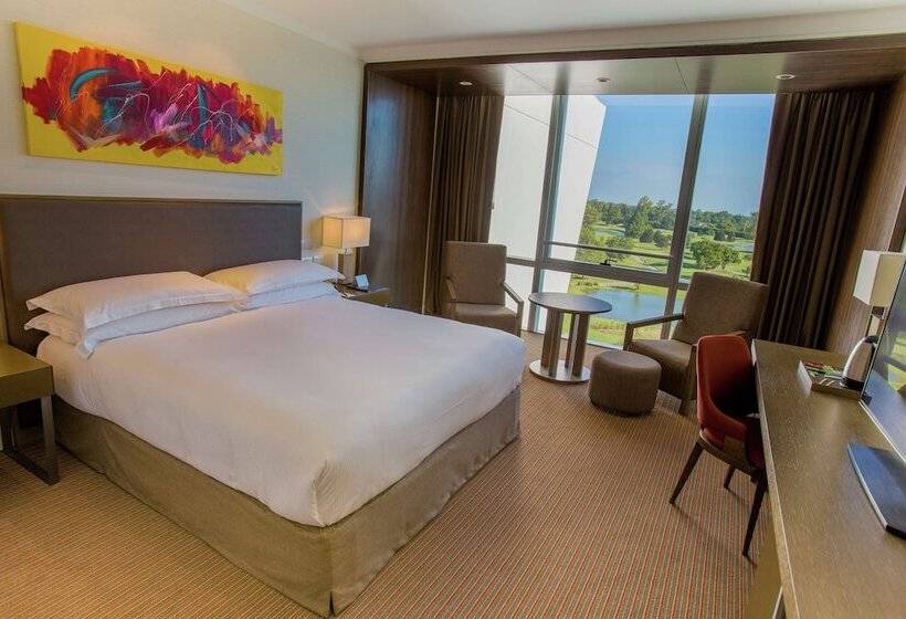 חדר דלוקס, Hilton Pilar