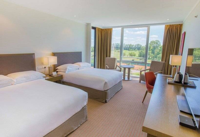 Номер Deluxe, Hilton Pilar