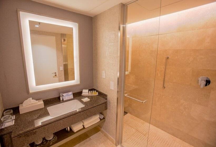 חדר פרמיום עם מרפסת, Hilton Pilar