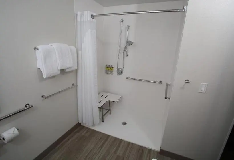身障者適用スタンダードルーム, Holiday Inn Express   Mccook, An Ihg