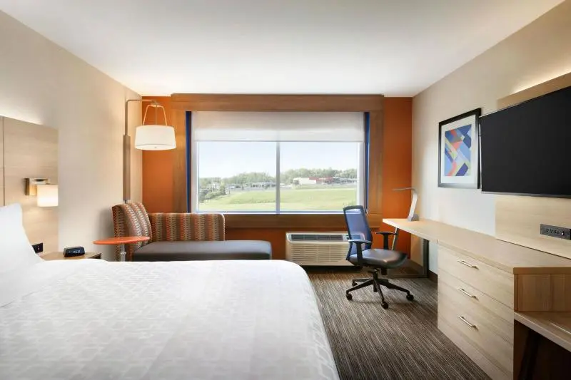 キングサイズベッドのスイートルーム, Holiday Inn Express   Mccook, An Ihg
