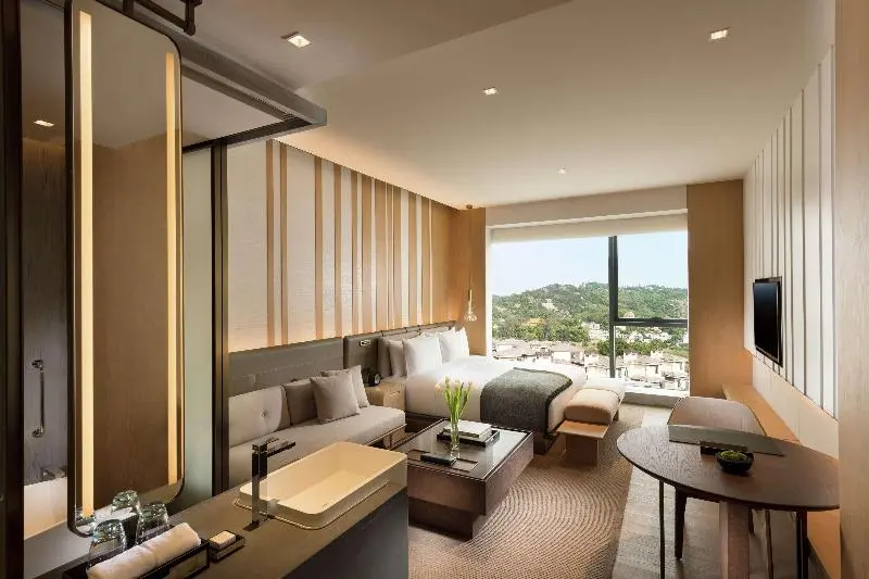 キングサイズベッドのデラックススイート, Joyze Hotel Xiamen, Curio Collection By Hilton