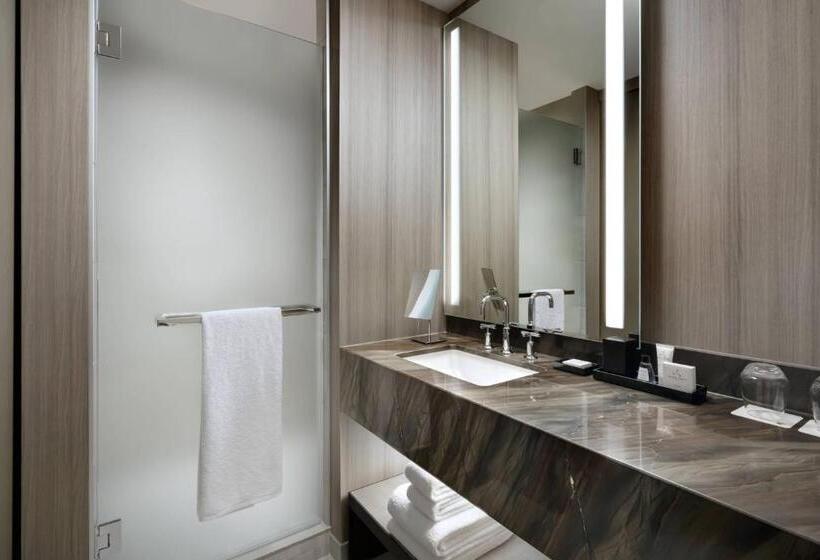 キングサイズベッドのデラックスルーム, Jw Marriott Edmonton Ice District