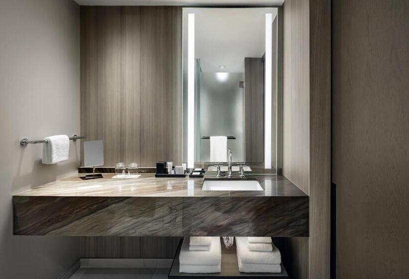 キングサイズベッドのデラックスルーム, Jw Marriott Edmonton Ice District