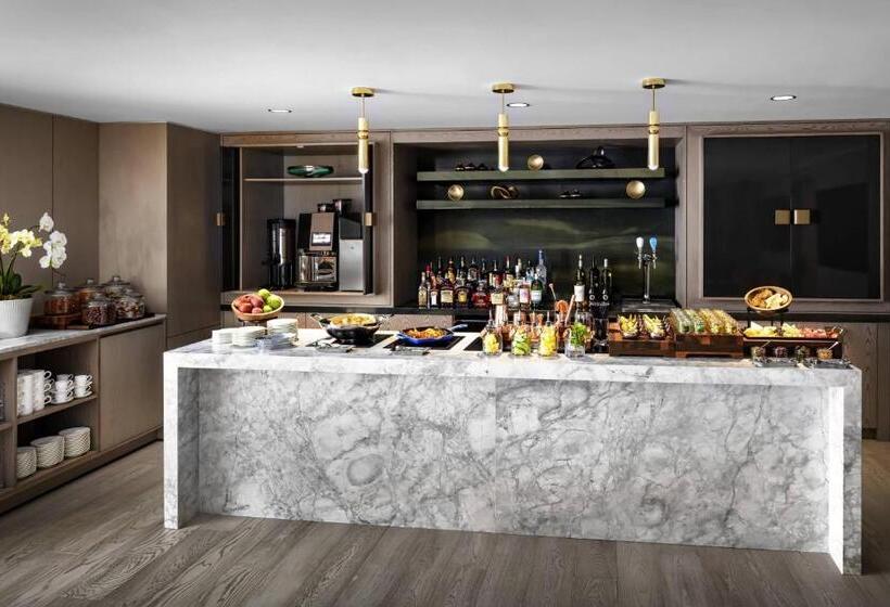 キングサイズベッドのスイートルーム, Jw Marriott Edmonton Ice District