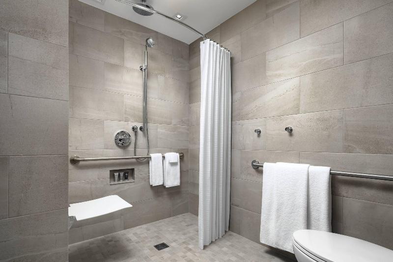 キングサイズベッドのスタンダードルーム, Jw Marriott Edmonton Ice District