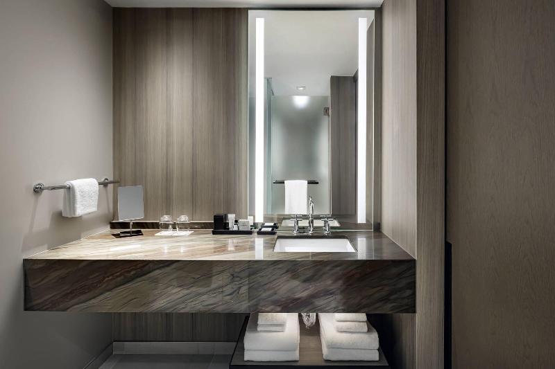 クイーンサイズベッドのエクゼクティブルーム, Jw Marriott Edmonton Ice District