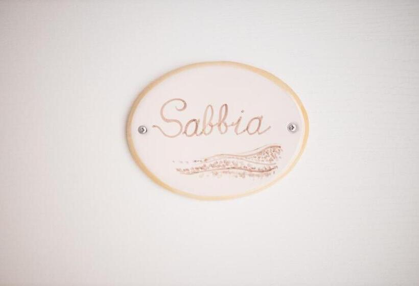 חדר סטנדרט, Love & Fama