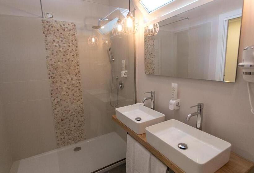 جناح, Love & Fama