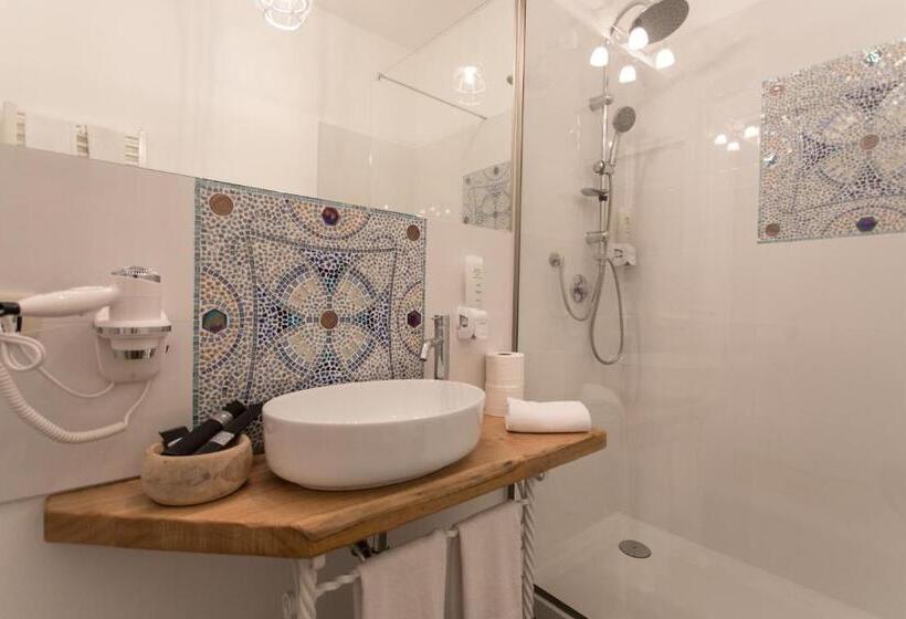 جناح جونيور, Love & Fama