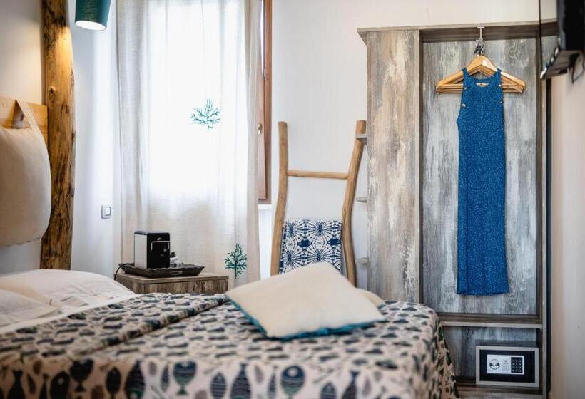 غرفة قياسية فردية, Love & Fama