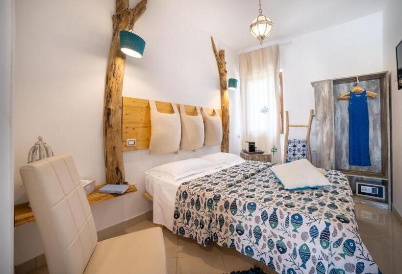 غرفة قياسية فردية, Love & Fama