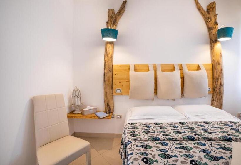 غرفة قياسية فردية, Love & Fama