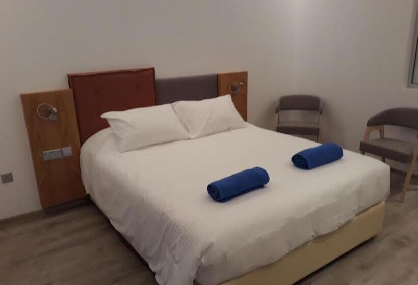 패밀리 스위트, Protaras Plaza