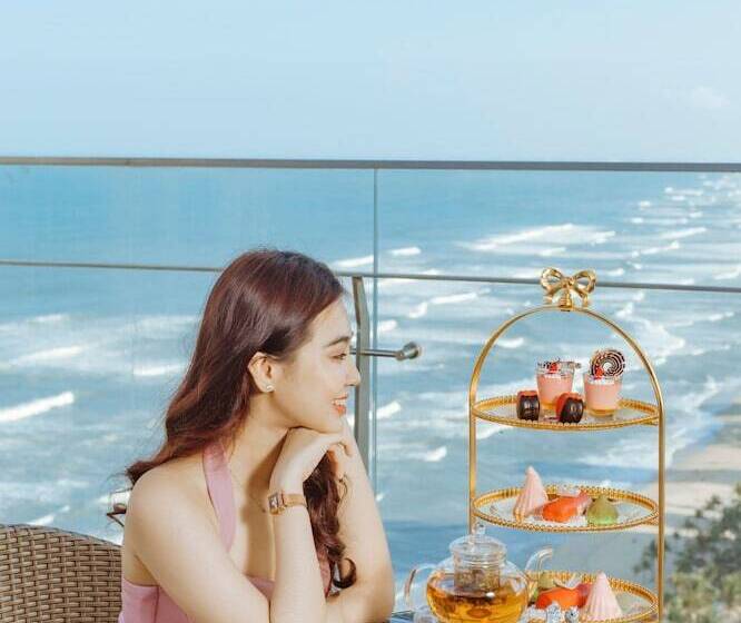 سوییت خانوادگی, Rosamia Da Nang