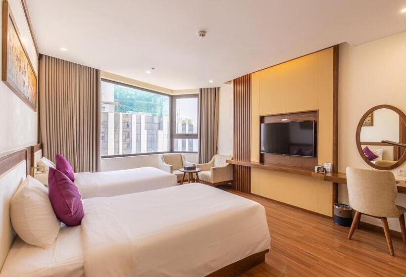 اتاق اساندارد با چشمانداز جانبی به دریا, Rosamia Da Nang