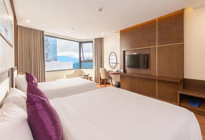 اتاق استاندارد سه نفره با چشمانداز کنار دریا, Rosamia Da Nang