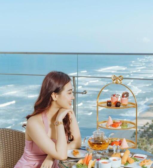 سوییت خانوادگی, Rosamia Da Nang