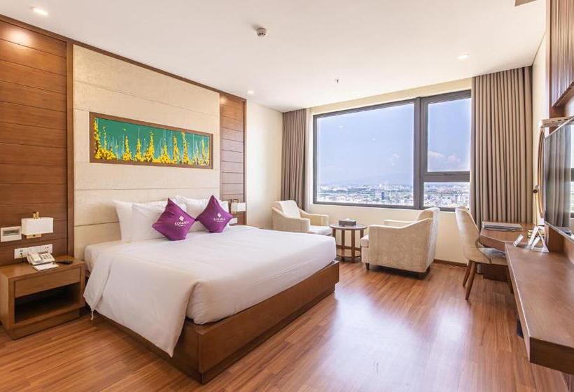 سوییت خانوادگی, Rosamia Da Nang