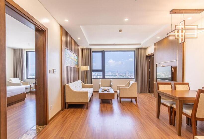 سوییت خانوادگی, Rosamia Da Nang