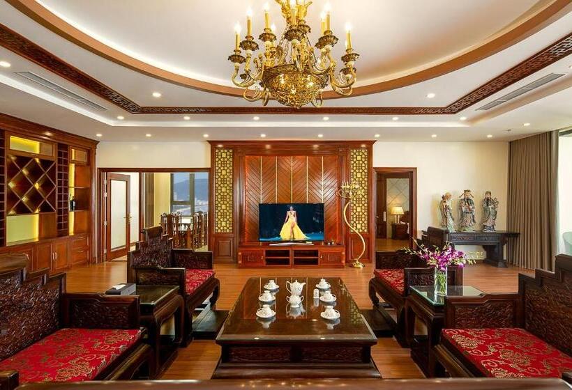 سوئیت پرزیدنت, Rosamia Da Nang