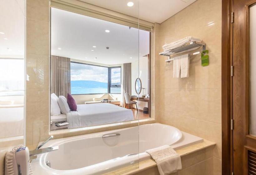 سوئیت پرزیدنت, Rosamia Da Nang