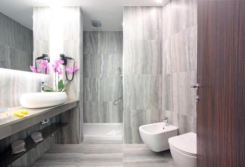 סוויטת ג'וניור, The Hive