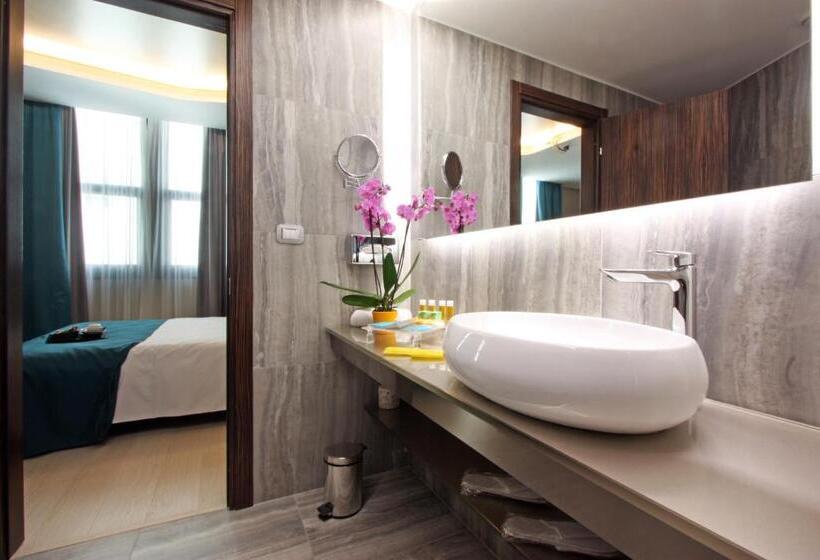 סוויטת ג'וניור, The Hive