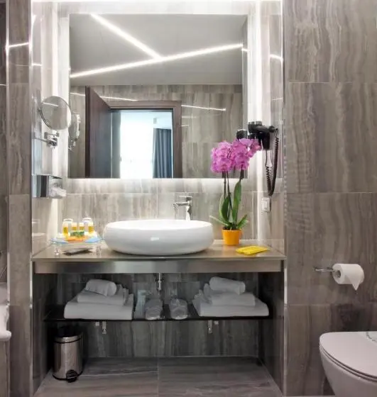 Suite, The Hive