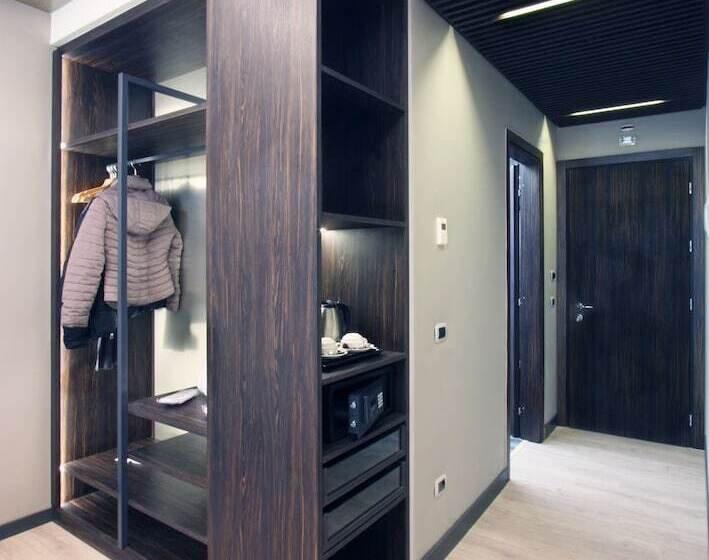 חדר סופריור, The Hive