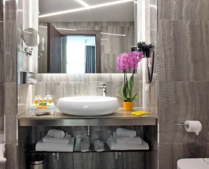 Suite, The Hive
