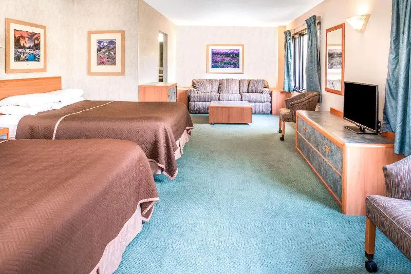 キングサイズベッドのスイートルーム, Wyndham Garden State College