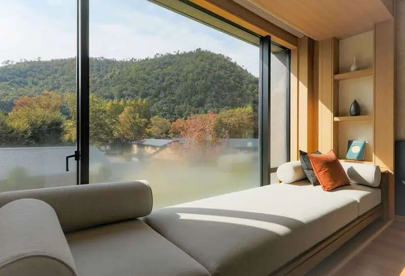 キングサイズベッドのデラックスルーム, Joyze Hotel Xiamen, Curio Collection By Hilton