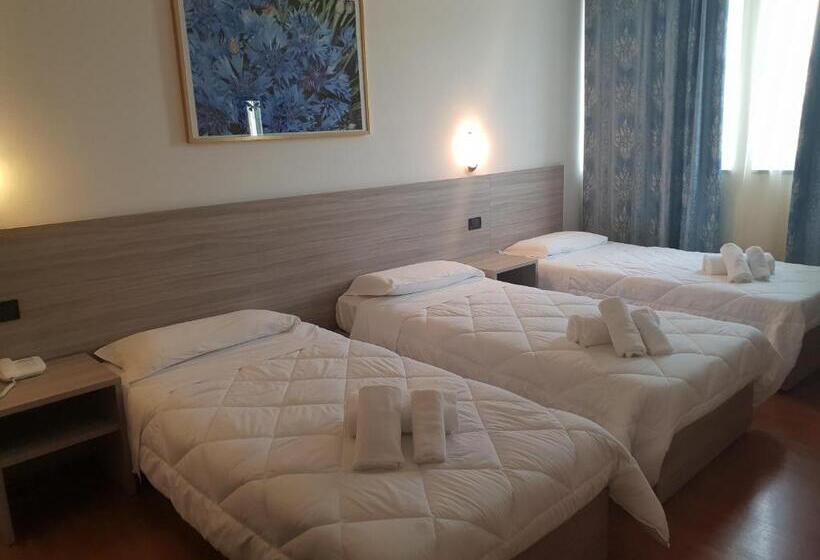 اتاق سوپریور سه تخته, Risthotel Airport
