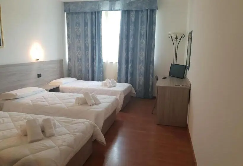 スーペリアトリプルルーム, Risthotel Airport