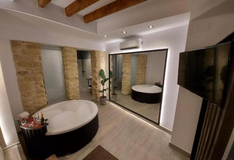 استودیوی لوکس, S30 Reina Victoria