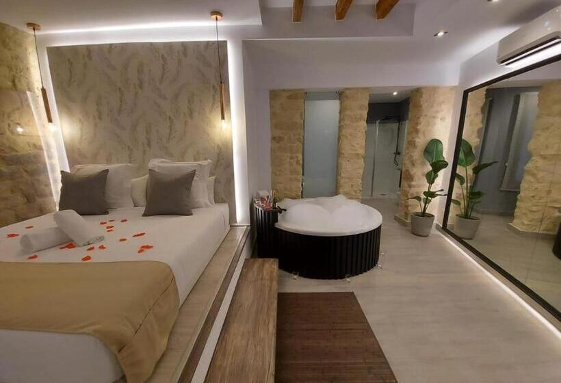 استودیوی لوکس, S30 Reina Victoria