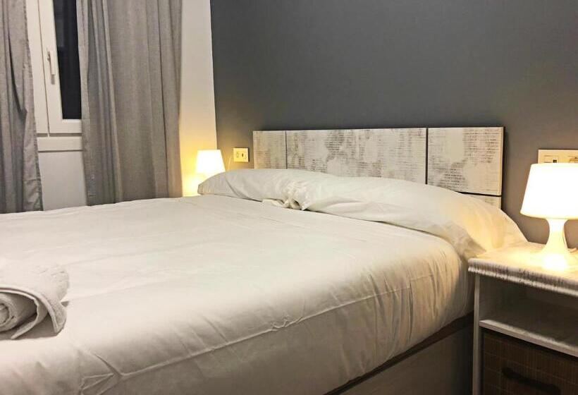 اتاق لوکس, Butik Almería Centro