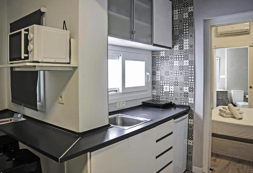 استودیو خانوادگی, Butik Almería Centro