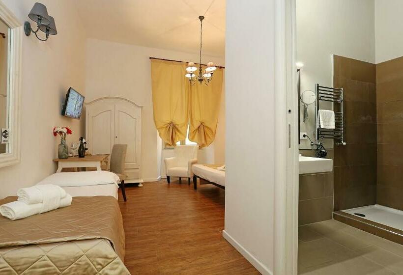 חדר סטנדרט לשלושה, Juno Pantheon