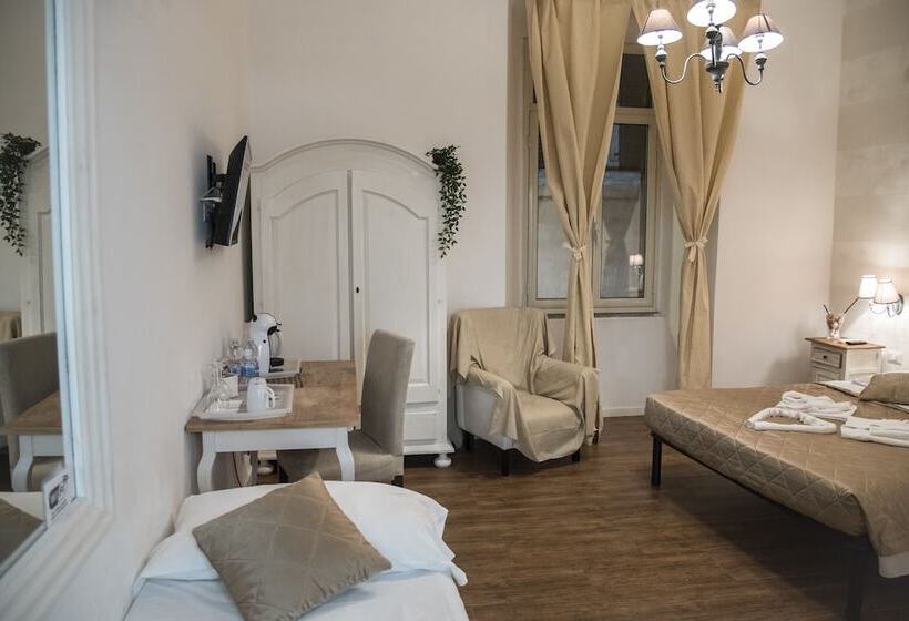 חדר סטנדרט לשלושה, Juno Pantheon